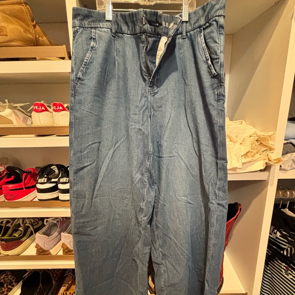 American Eagle Outfitters Light Blue Denim Jeans